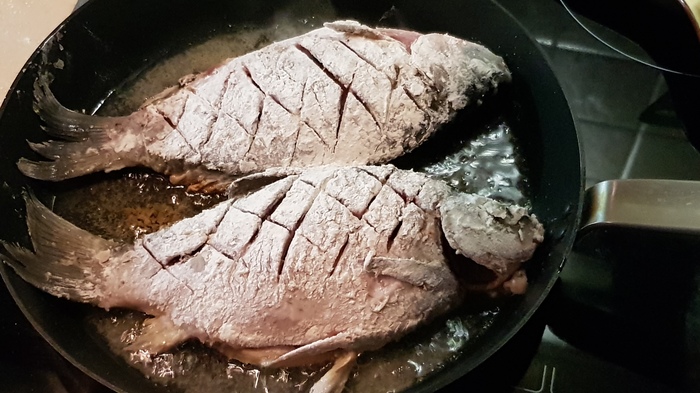 Жаренные караси Еда, Жаренная рыба, Карась, Готовим дома, Рецепт, Длиннопост