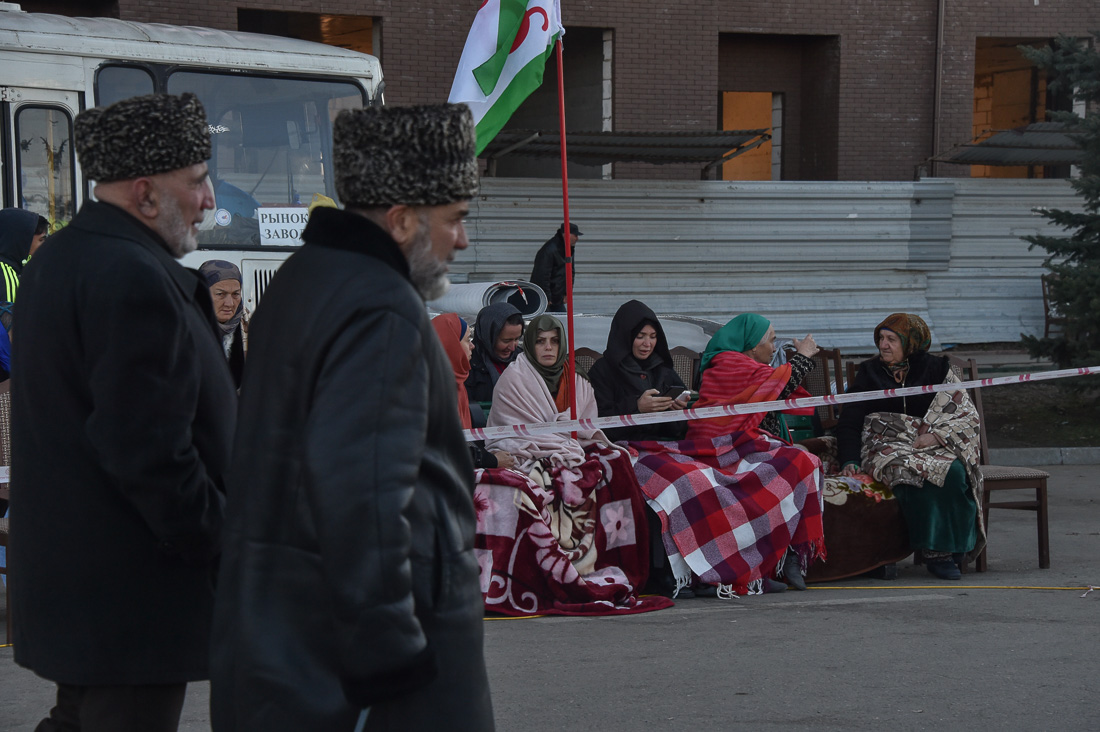 Протест спускается с гор Протест спускается с гор