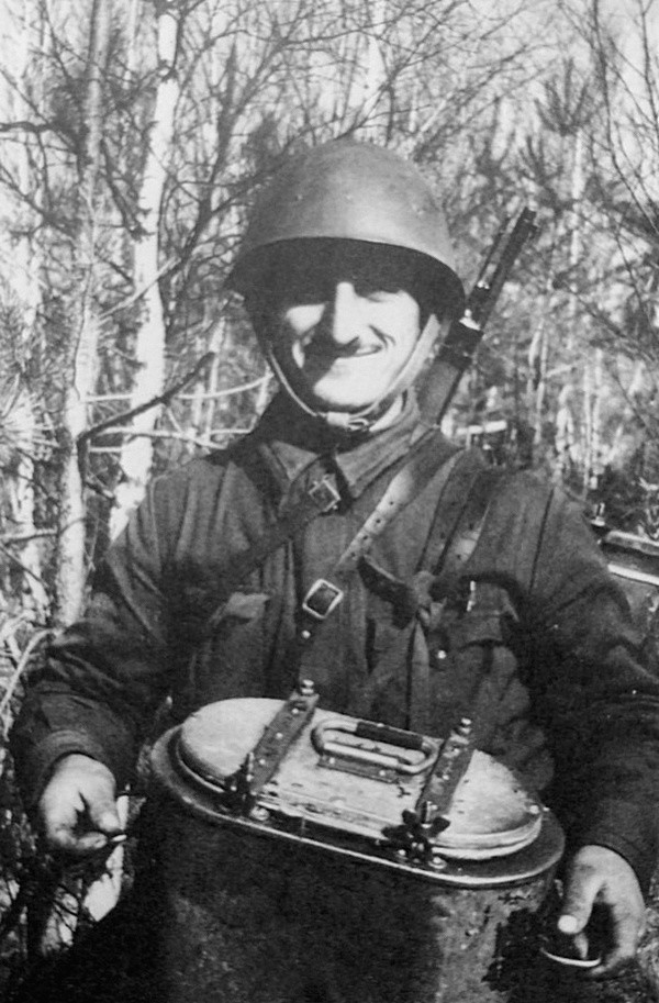 «Да нечего мне рассказывать, поваром я служил…»