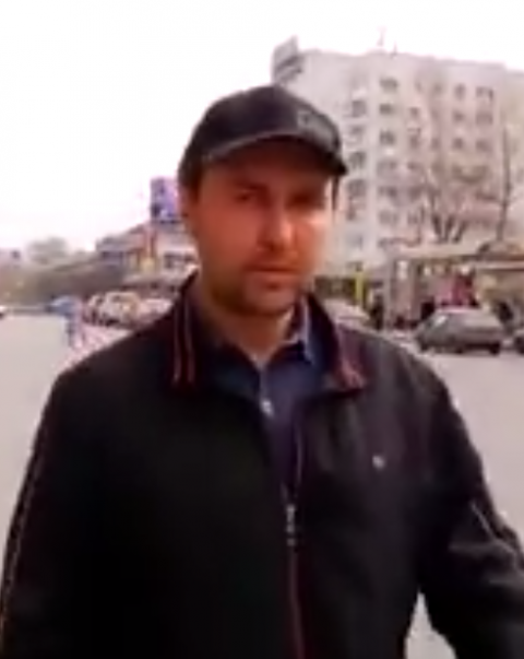 Уличный герой спас сотни машин (видео)