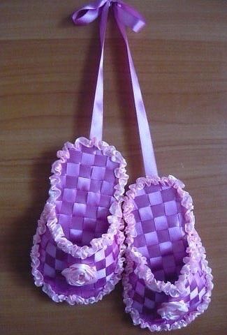 Лапти из атласной ленты