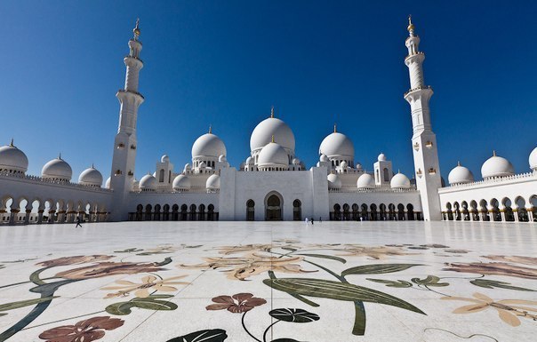 Белая Мечеть Шейха Заида Бин Султана Аль Нахьяна в Абу-Даби. ОАЭ