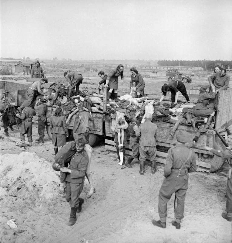 Все ужасы концлагеря Берген-Бельзен в редких архивных фотографиях Все ужасы концлагеря Берген-Бельзен в редких архивных фотографиях