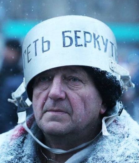 Кастрюли на голову - мозги в мусорное ведро. Два года знаковому перформансу Кастрюли на голову - мозги в мусорное ведро. Два года знаковому перформансу