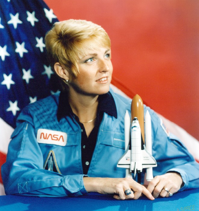  американская женщина-космонавт / астронавт Милли Элизабет Хьюз-Фулфорд. Фото