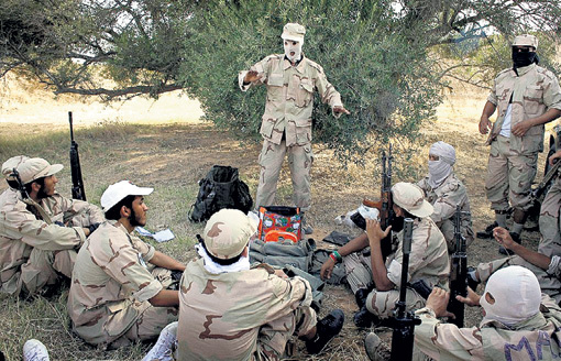 Катарский спецназ проходит инструктаж в Ливии
