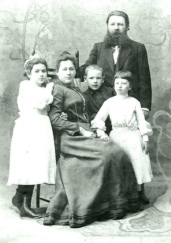 Максим Дмитриев с семьёй Максим Дмитриев с семьёй история, россия, старые фотографии