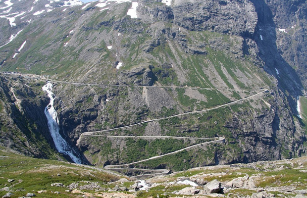 Красивая и непредсказуемая дорога в Норвегии