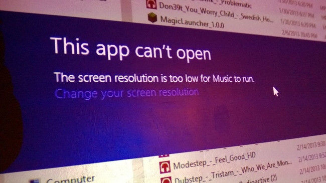 Приложение не открывается. Разрешение экрана недостаточно для проигрывания музыки. Измените разрешение экрана абсурд, знак, надпись, объявления, юмор