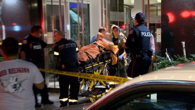 Преступник открыл стрельбу по постояльцам отеля в центре Торонто