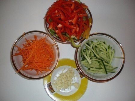 Салат "Фунчоза" с овощами