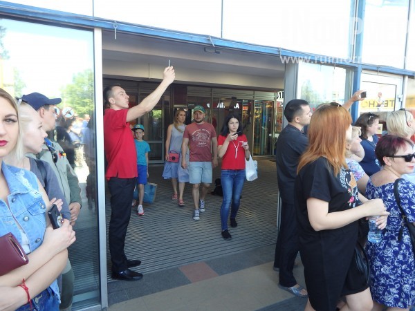 Митинг возле торгового центра «Муссон»