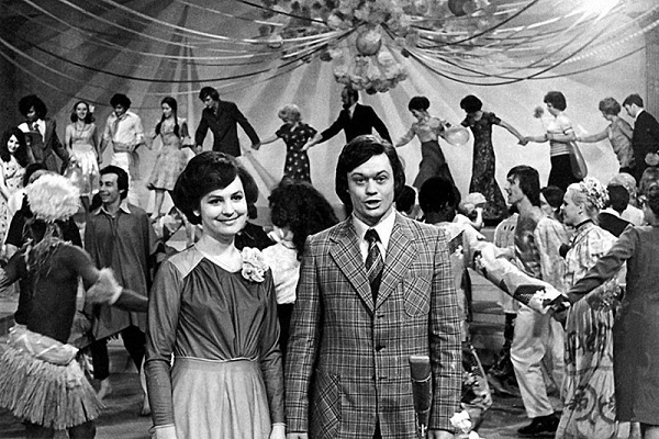 10.jpg Татьяна Судец и Николай Караченцов ведут «Голубой огонек», 1979 год.
