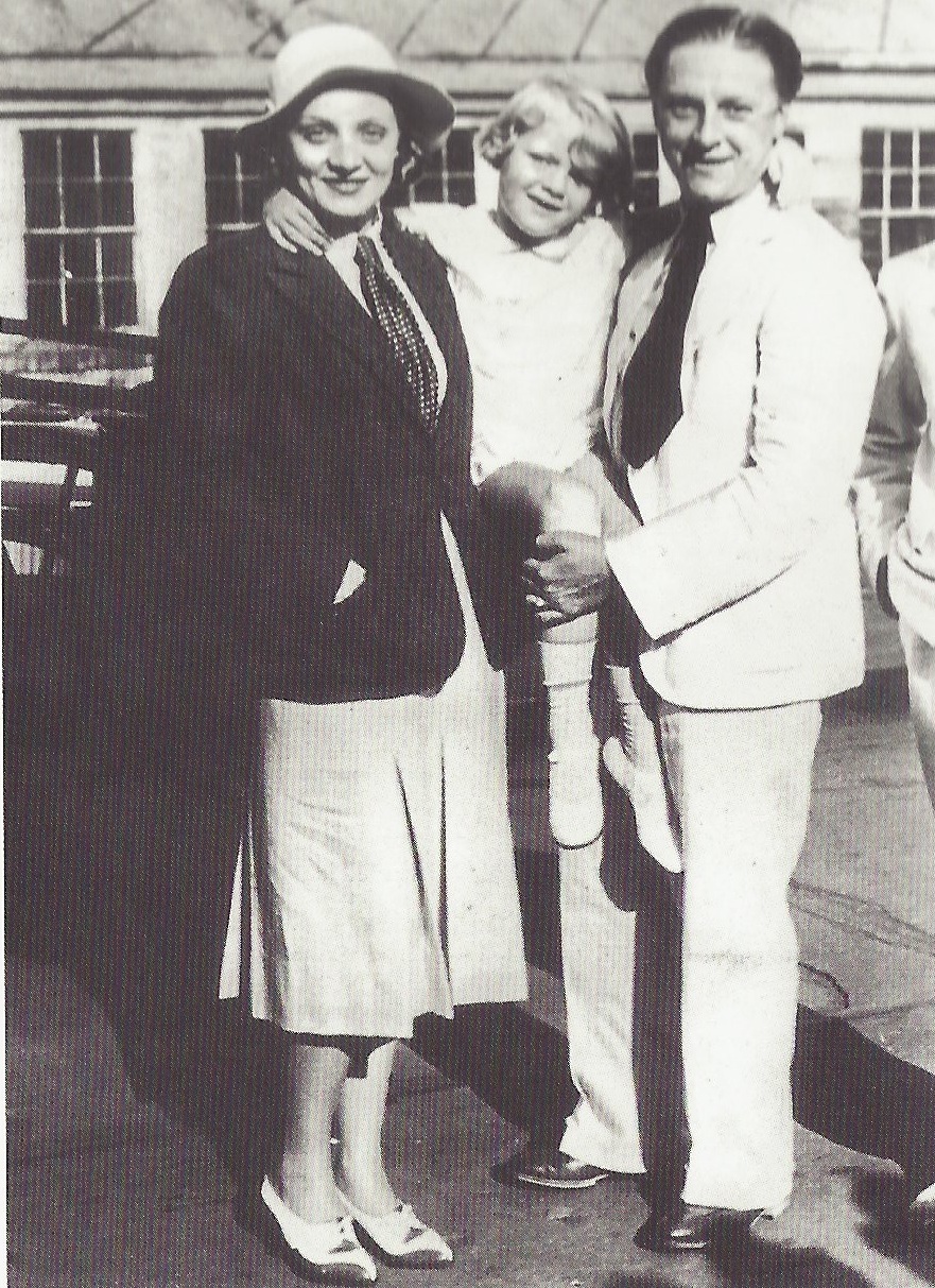 1931. Марлен Дитрих с  мужем Рудольфом Зибером и их дочерью Марией