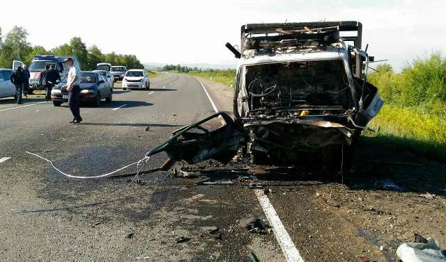 Фото с места огненного ДТП в Бурятии