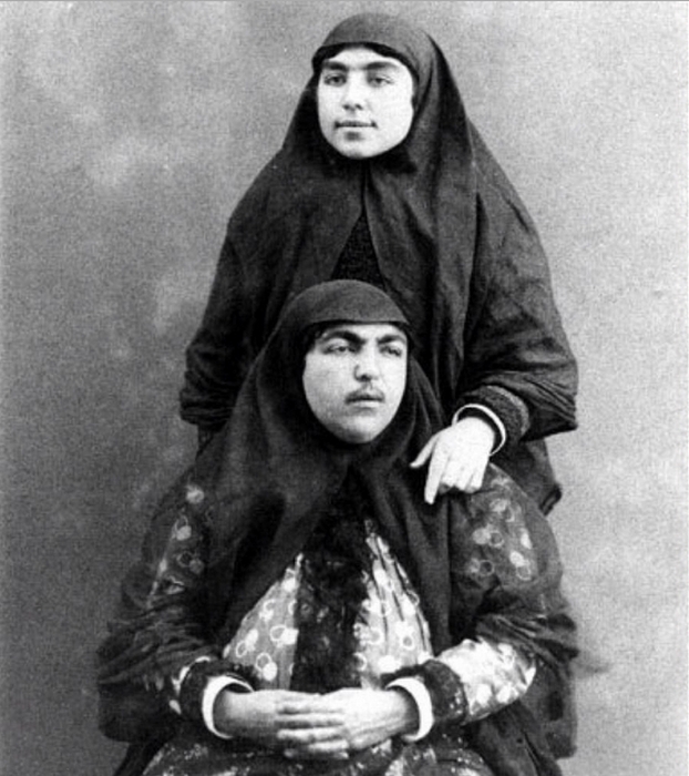 СТРЕМНЫЕ НАЛОЖНИЦЫ ИРАНСКОГО ШАХА: СРОСШИЕСЯ БРОВИ И УСЫ. А КАКИМИ ТЫ ИХ СЕБЕ ПРЕДСТАВЛЯЛ? СТРЕМНЫЕ НАЛОЖНИЦЫ ИРАНСКОГО ШАХА: СРОСШИЕСЯ БРОВИ И УСЫ. А КАКИМИ ТЫ ИХ СЕБЕ ПРЕДСТАВЛЯЛ?