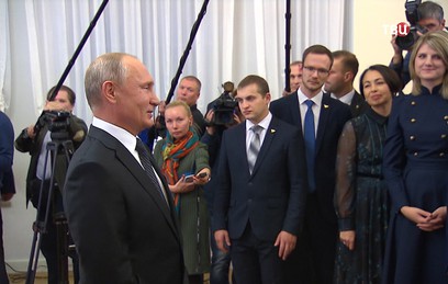 Путин отметил успехи учительского сообщества России Путин отметил успехи учительского сообщества России