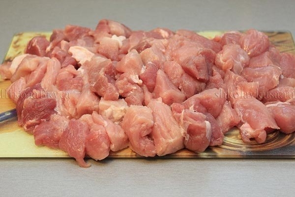 Фото к рецепту: Гречка со свининой в горшочке