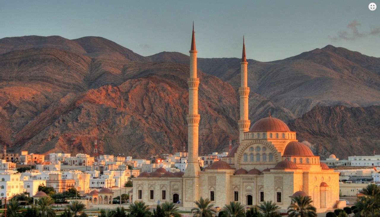 Красивый вид на мечеть Султана Кабуса, Маскат Оман, Султанат Оман, восток, персидский залив