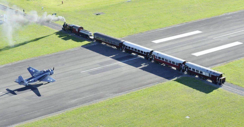 Необычный аэропорт в Новой Зеландии, по взлетной полосе которого курсируют поезда