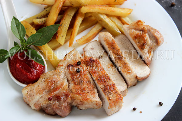 Бифштекс из мяса дикой свиньи Бифштекс из мяса дикой свиньи