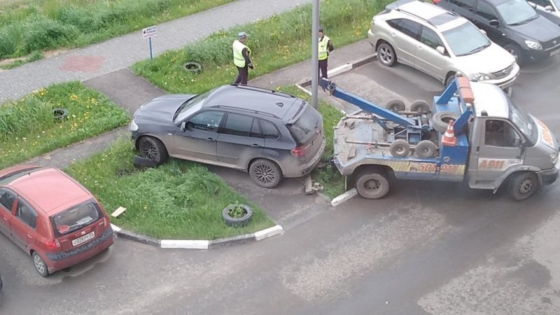 Наказание автохама из Омска законным способом Наказание автохама из Омска законным способом bmw, авто, автоместь, автохам, газон, парковка, тротуар, эвакуатор