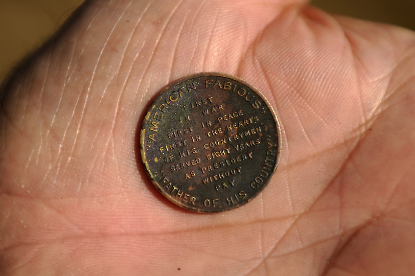 Сокровища в озере Беркели 2034 С металлоискателем по дну высохшего озера