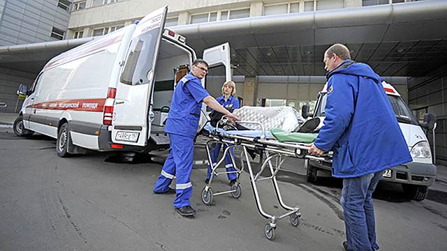 Женщина выпала из окна элитного дома в Москве