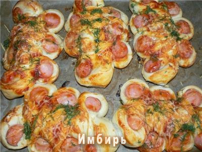 Булочки-гусенички с сосисками Булочки-гусенички с сосисками