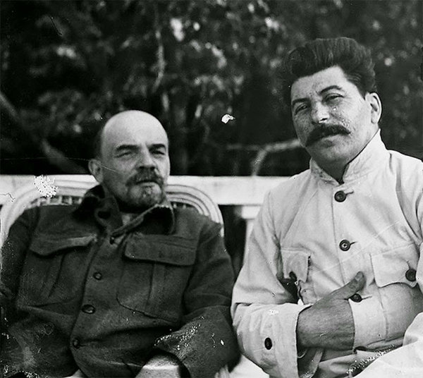 В. Ленин и И. Сталин в 1922 году