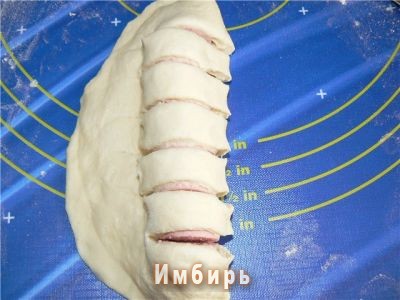 Булочки-гусенички с сосисками Булочки-гусенички с сосисками