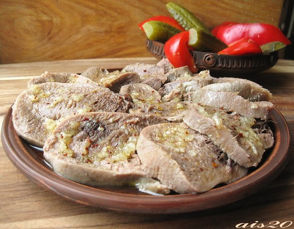 Фишка любого застолья — Язык под чесночным соусом