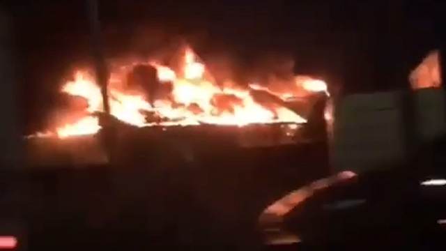 Очевидцы рассказали, как начался пожар на ферме в Подмосковье