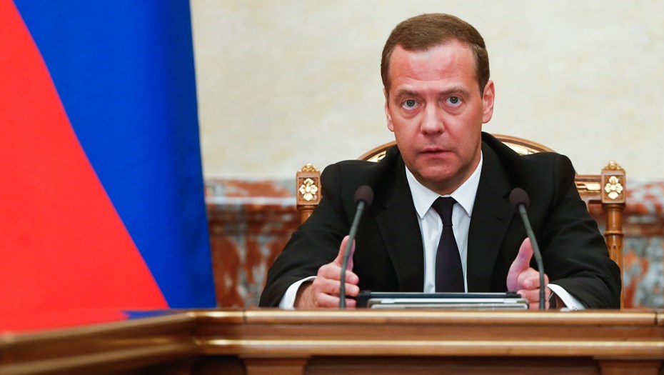 Медведев призвал россиян самостоятельно вытаскивать экономику из кризиса Медведев призвал россиян самостоятельно вытаскивать экономику из кризиса