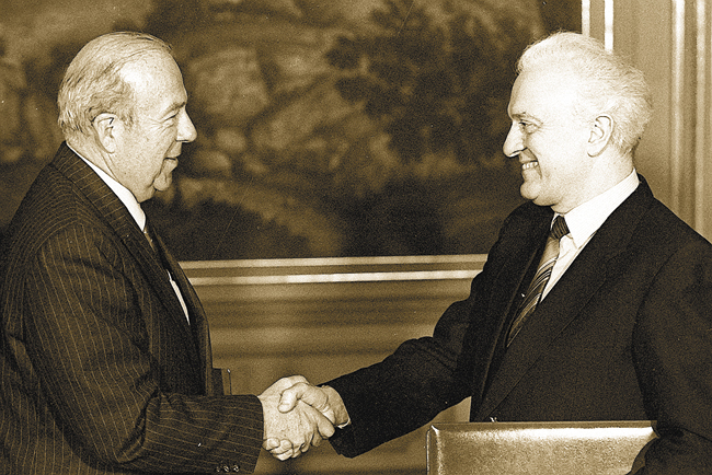 Министр иностранных дел СССР Эдуард Шеварднадзе и Государственный секретарь США Дж. Шульц