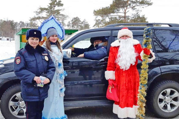 Главный Дед Мороз России зажег елку на глубине 290 метров