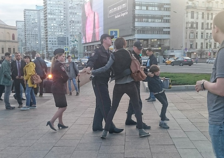 В центре Москвы полицейские задержали 10-летнего мальчика, декламировавшего «Гамлета»