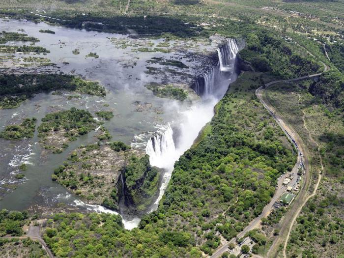 Самый широкий в мире водопад.