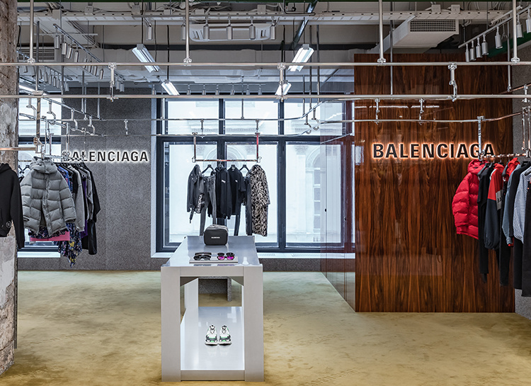Пространство Balenciaga в ЦУМе