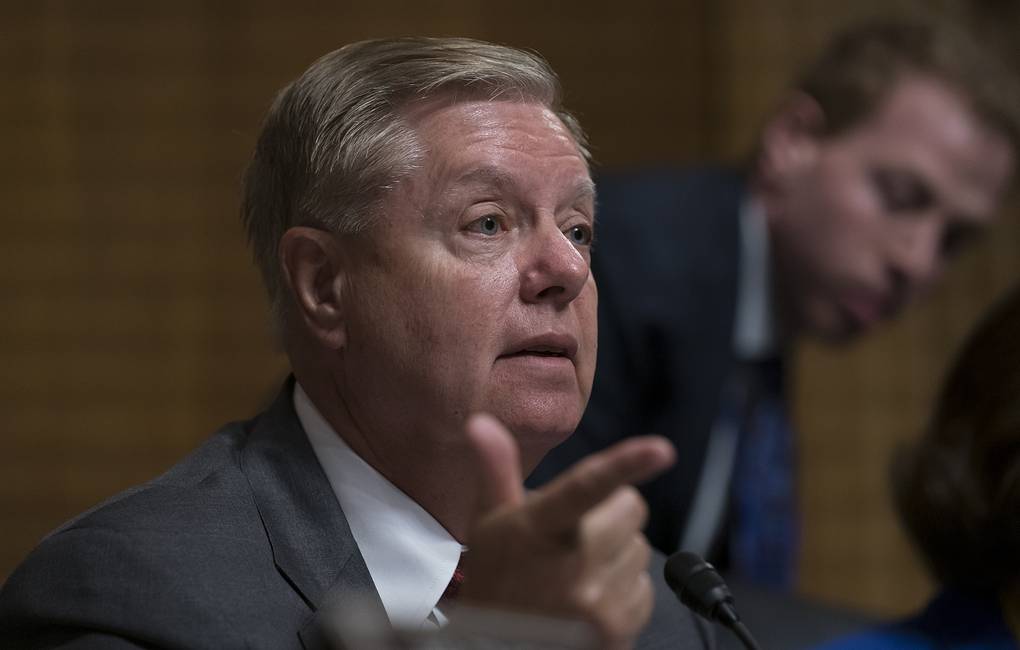 Сенатор США призвал подумать о возможности удара по нефтяным объектам Ирана