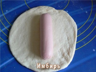 Булочки-гусенички с сосисками Булочки-гусенички с сосисками