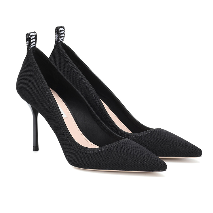 MIU MIU, 43 454 рублей (mytheresa) MIU MIU, 43 454 рублей (mytheresa)