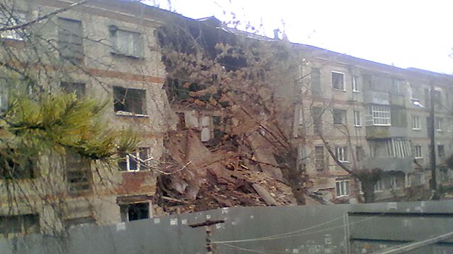 Часть многоэтажки обрушилась в Пензе