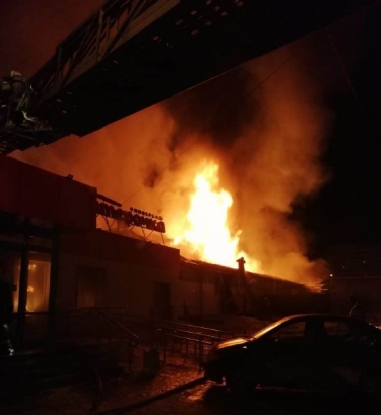 Сильное возгорание складского помещения произошло на юго-западе Москвы