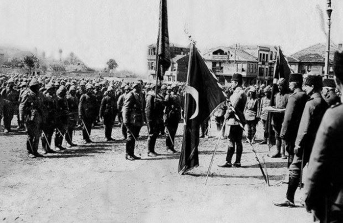 Турецкая армия.1915 год. /Фото:yenicag.ru Турецкая армия.1915 год. /Фото:yenicag.ru