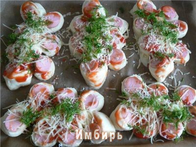 Булочки-гусенички с сосисками Булочки-гусенички с сосисками