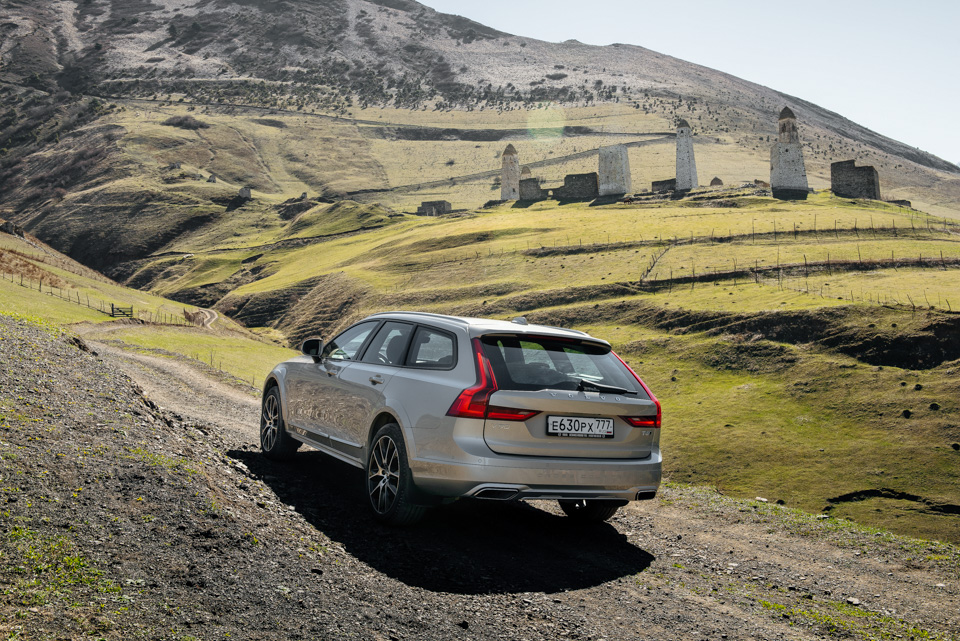 Тестируем новый Volvo V90 Cross Country в горах южной России