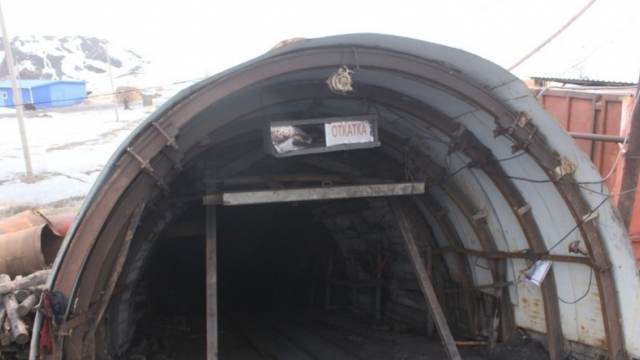 Названа причина ЧП на шахте в ЛНР, где под землей оказались 17 человек