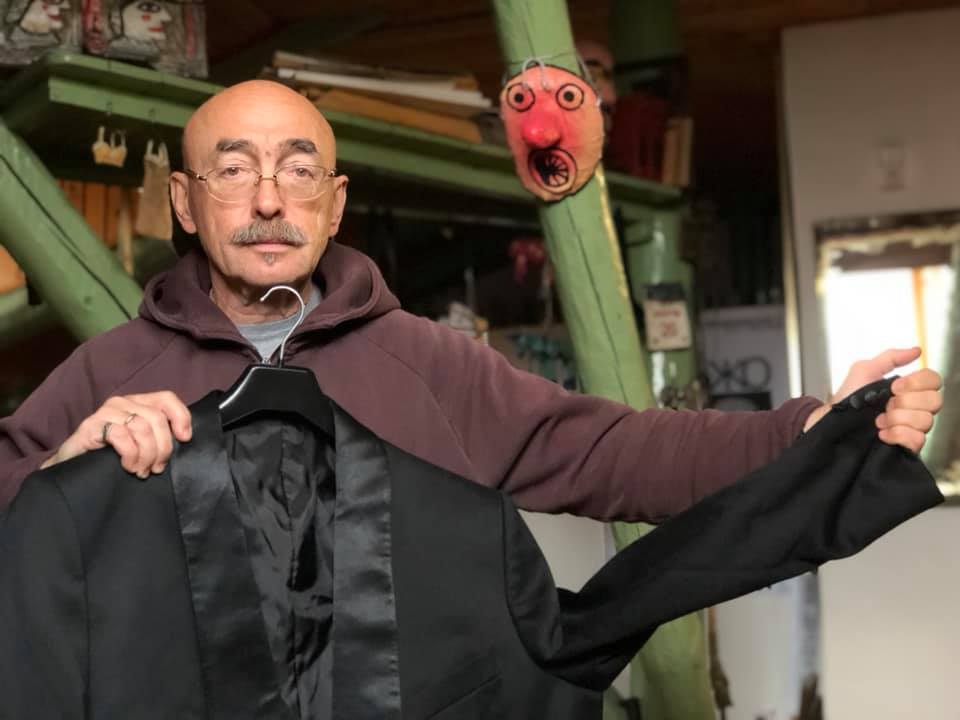 Андрей Бильжо подарил детской киностудии «Слон и Моська» в районе Лефортово «счастливый» смокинг