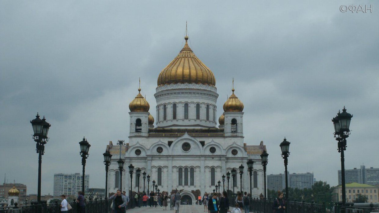 Мощи святителя Спиридона Тримифунтского доставили в храм Христа Спасителя